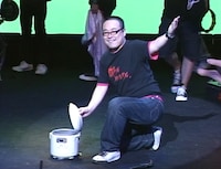 DVD「バトルオワライヤル～バッファロー吾郎芸歴20周年記念版～」の一場面。