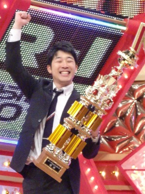 「R-1ぐらんぷり」6度目の決勝進出で悲願の優勝を遂げたあべこうじ。