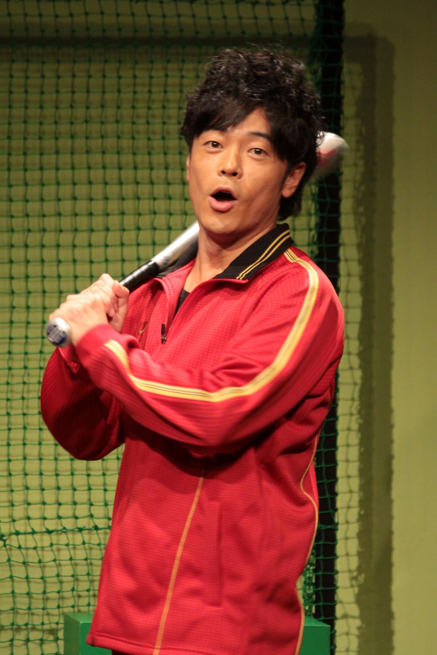 「バッティングセンター」の一場面。あり得ない球が次々と飛んでくる。