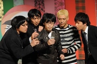 ユニットコント「いじめられっ子だけの同窓会」の一場面。（c）「潜在異色」製作委員会