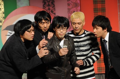 ユニットコント「いじめられっ子だけの同窓会」の一場面。（c）「潜在異色」製作委員会