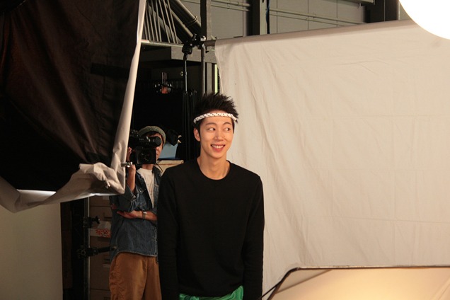 CM撮影現場の一場面。(C)森永製菓