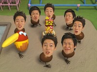 CM「はんにゃ行進 公園編」の1カット。オフィシャルサイトでは、はんにゃの顔の部分をお気に入りの写真やイラストなどに変えて遊ぶことができる。(C)森永製菓