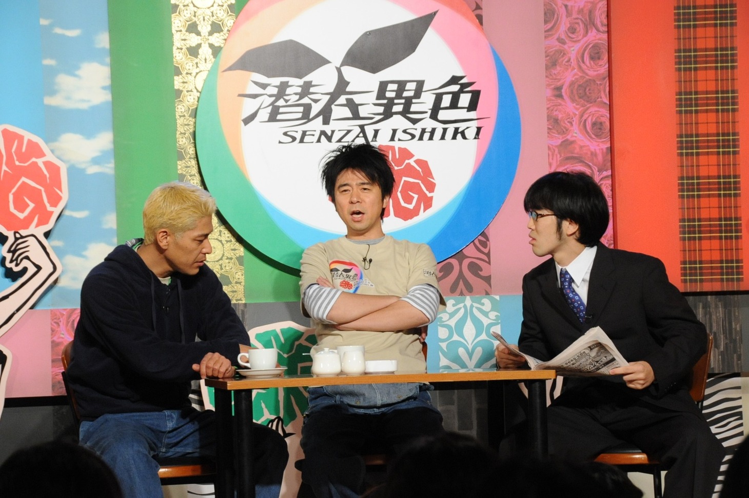 ユニットコント「喫茶店」の一場面。（c）「潜在異色」製作委員会