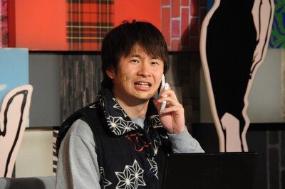 この番組でしか見られないオリジナルコントを披露するオードリー若林。（c）「潜在異色」製作委員会