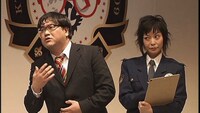 婦警役の澤田育子（劇団「拙者ムニエル」所属）は「竹山の妻」としても熱演。