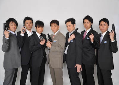 銃を手にした「しゃべくり007」メンバー。その他の共演者の発表にも注目しよう。(c)NTV