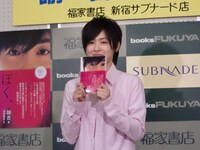 華奢な諭吉は、日本ヘビー級認定王者のしずちゃんに完敗宣言。しずちゃんも「勝てますね」と余裕の表情を見せた。