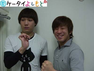 チーモンチョーチュウ。ヨシモト∞ホールでは「AGE AGE LIVE」のほか、月曜隔週MCを務める「シチサンLIVE」やイベントライブに出演中。(c)吉本興業