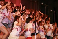 「エロくないのにエロく聞こえる歌～しこたまがんばれ！～」決めポーズ