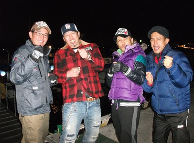 釣り対決ではノッチが意外な魚をゲットするなど、魚種判定員・さかなクンも“ギョギョギョ”な結果に。(c)テレビ東京