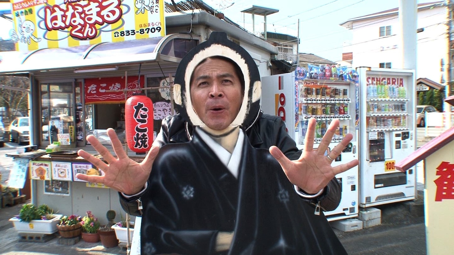 高知でクイズを探すますだおかだ岡田。(c)テレビ東京