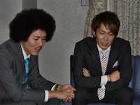 収録後のインタビューに答えるトータルテンボス。現在DVD「爆笑オンエアバトル トータルテンボス」が発売中。トータルのオンバトでの歴史を見たい人はチェックしてみよう。