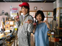 オロナミンC「出社ハツラツぅ？」篇メイキングカット。