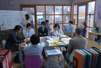 オロナミンC「会議ハツラツぅ？」篇メイキングカット。会議では意見が全く出ずなかなか進行しない。