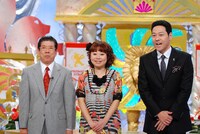 MCの西川きよし、なるみ、東野幸治。