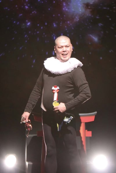 肉糞亭スポーツ師匠。肉糞亭のコントをより芝居に近づけ不思議な世界観を増した舞台に仕上げた。