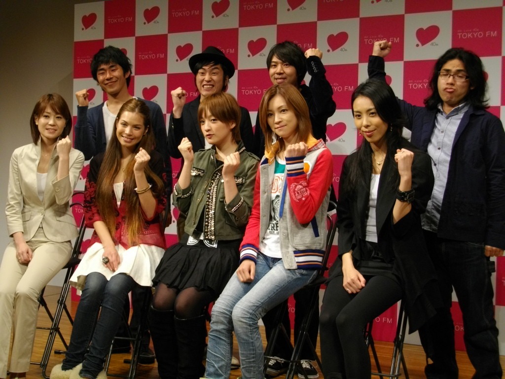 会見にはロッチ、しずるのほか、新番組でパーソナリティをつとめるLOVE、吉澤ひとみ、高山郁、紗羅マリーが登場した。