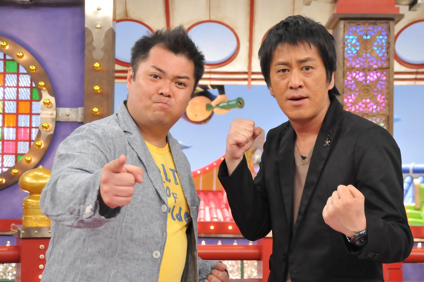 会見で「裏側を知りたい人は？」と質問されたブラックマヨネーズ。吉田は「リアルに知りたいのは朝青龍」、小杉は「ものすごく爽やかでポジティブな方の裏側も観てみたいです。松岡修造さんとか佐藤弘道お兄さんとかね。丸出しで裏のありそうなたむらけんじさんとかでもいいですけどね（笑）」と語った。(c)KTV