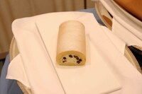 写真は「くり～もろ～る」。(c)吉本興業