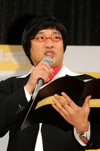 軽妙な名司会ぶりを見せた南海キャンディーズ山里。