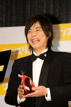 「毎日酒飲んで今日も顔がむくんでいるんですけど、僕が1位で大丈夫ですか？」とライセンス藤原。