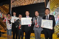 第45回上方漫才大賞を受賞した面々。(c)KTV