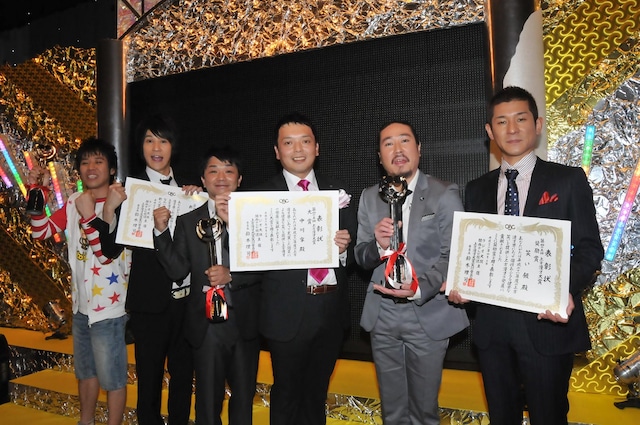 第45回上方漫才大賞を受賞した面々。(c)KTV