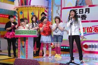 番組の一場面。歌っているのは椿鬼奴。(c)NTV