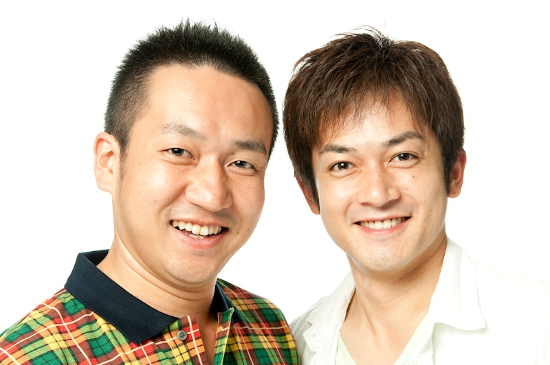 コンビ名を「いまぶーむ」から「なすなかにし」に再改名した那須晃行（右）と中西茂樹（左）。