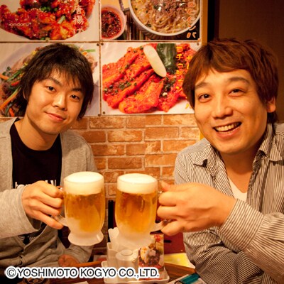 写真は携帯サイト「ライブよしもと」にて配信中の「山本吉貴とサシムカイ」。4月のゲストはライス田所。