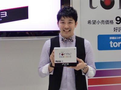 torneイベントのゲストとして登場したあべこうじ。「おうちに帰ったらtorneが待っとるね。みんな持っとるね時代に突入だ！」というコメントでイベントを締めくくった。