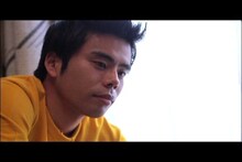 主演のザ・パンチ・ノーパンチ松尾。純粋で熱い彼氏役を好演している。