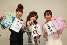 ちなみにべっぴんランキングの1位は友近、3位はアジアン馬場園（写真は左から宇都宮まき、シルク、桜・稲垣）。(c)吉本興業