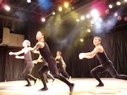 ラッキー池田先生のもと培ったダンスを披露。