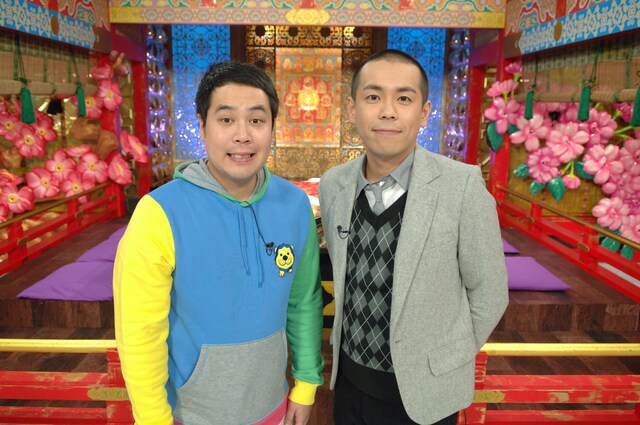 「フットンダ」MCで自らもモジりに参戦するタカアンドトシ。(c)中京テレビ