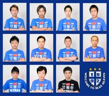 よしもとジャパンのイレブンたち。ライセンス井本、キングコング梶原、はんにゃ、次長課長河本、タカアンドトシ、笑い飯哲夫、千鳥ノブ、ペナルティ。