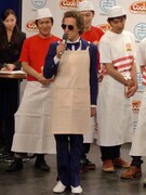 スペシャルライブを紹介したチャド・マレーンのチャド。闇の司令塔という自ら考えた設定で登場。「これまでスムーズに進んでたのに！」と芸人たちからブーイングがとんだ。