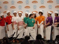 何度もイキりポーズを決める井上を「芸人として頑張ってるけど、人として4点」といじるブラマヨ。