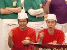 「干焼蝦仁」（エビのチリソース炒め）を担当するはんにゃ。川島は得意料理が「スペアリブの柔らか煮」というほど料理上手。「自信しかない」という川島に珍しく注目が集まった。金田は「運動神経でフォローする」とのこと。