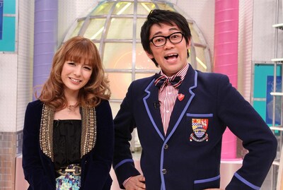 「GWはおまかせ!! 徹底捜査！家庭のお悩み研究所3」にてMCを務めるビビる大木とスザンヌ。(c)関西テレビ