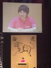 「ダイナマイト関西2010」の記念すべき最初の優勝者となったオードリー若林。決勝で戦った伊藤に関しては「回答数が多く、お客さんも味方につけていた」が、そのぶん「自分の内側にスイッチを切り替えるのが楽しかった」と語った。