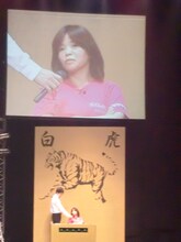 登場から最後までセクシー路線で貫いたオアシズ大久保。チャンピオン若林に敗れたものの見事な戦いぶりを見せた。「終盤は下ネタしか思いつかなかった」とのこと。