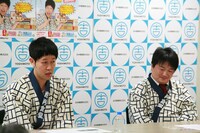 「ちなみに、小籔家はセブン-イレブンに本当にお世話になっています。アイスクリーム買うのも、お菓子を買うのも、給料をおろすのもセブン-イレブンです」と、今回のコラボを喜んだ小籔。(c)吉本興業