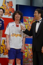 ジャージの下を前後逆にはいて登場したカリカ家城。「1時間前からこの状態なのに誰も教えてくれなかった。どれだけアウェイなんですか！」と悲しい表情を浮かべていた。