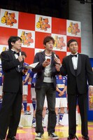 Twitter中継を担当するということで会見に招かれた博多大吉。「これ、家でできるんですけど」と終始戸惑い気味だった。