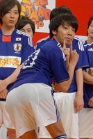 何度も同じギャグを見せるピース綾部。