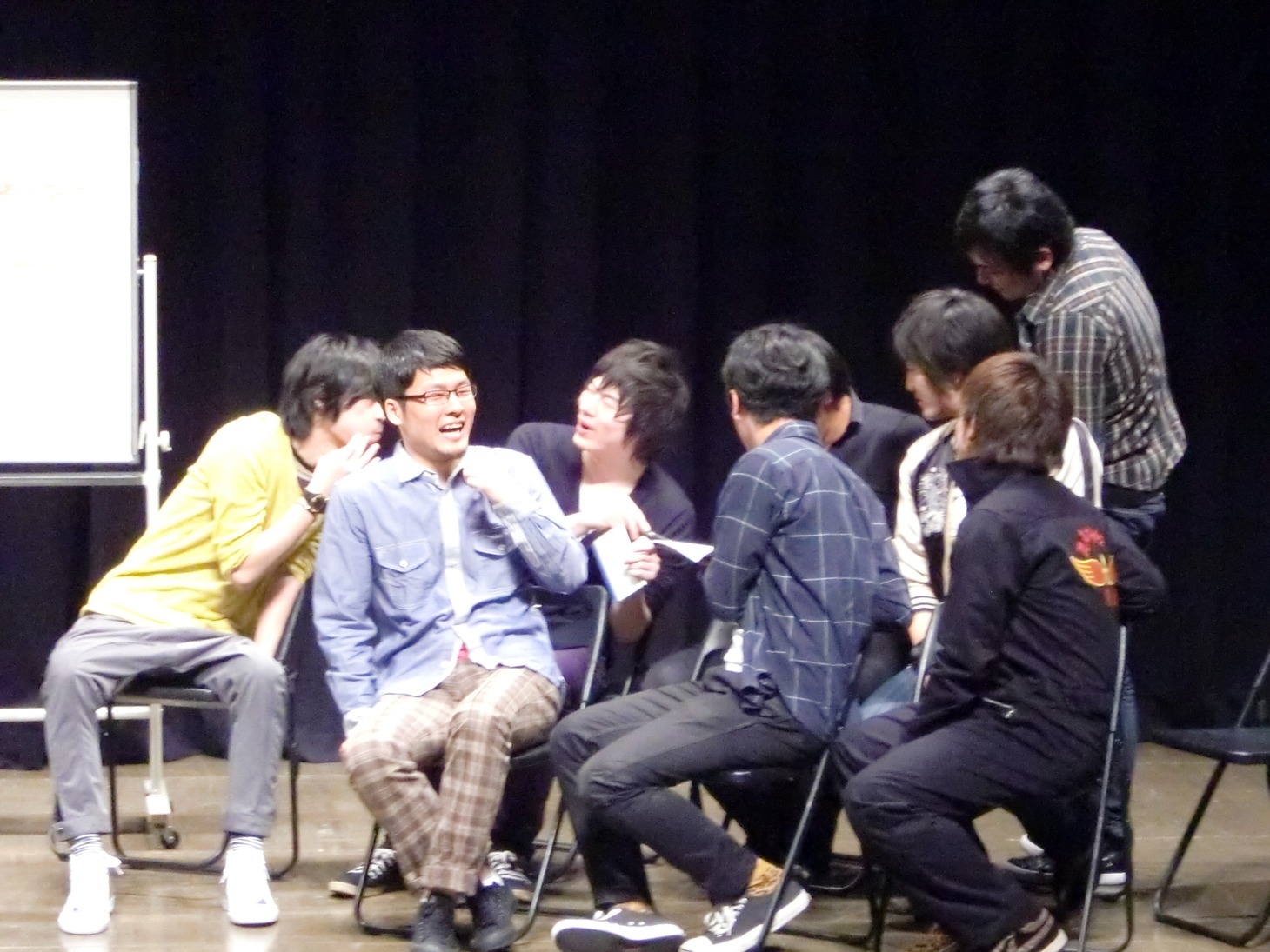 個性の強い記者陣。ジューシーズの児玉は媒体名を聞かれ「えー、変態ですけど」と名乗ったうえで「Sですか、Mですか？」という直球の質問をアームにぶつけた。