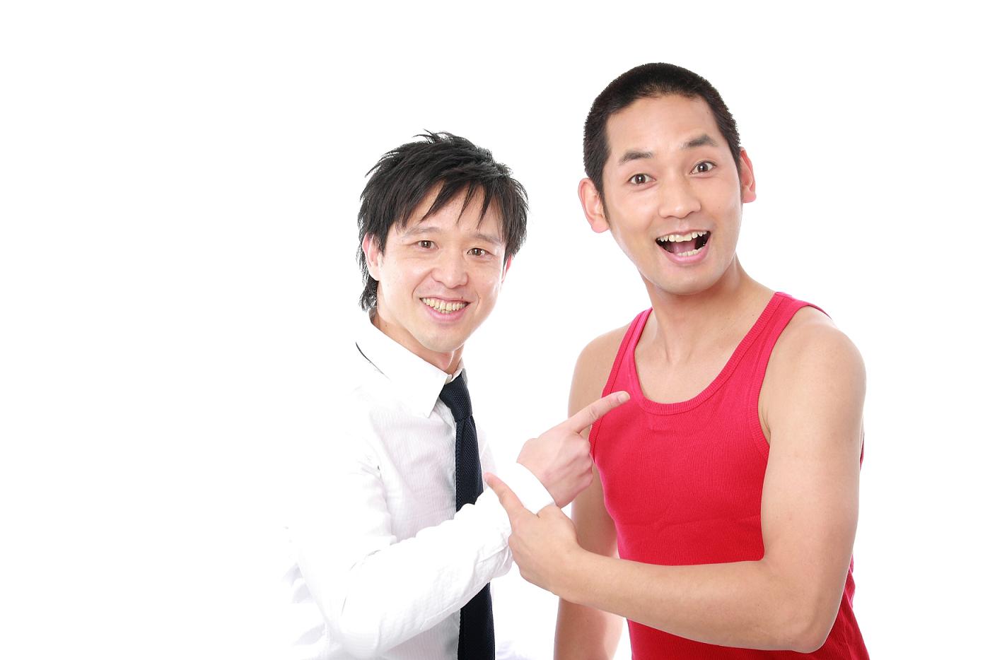 エルシャラカーニのセイワ太一（左）と山本しろう（右）。