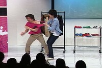 コント「ショップ」の一場面。